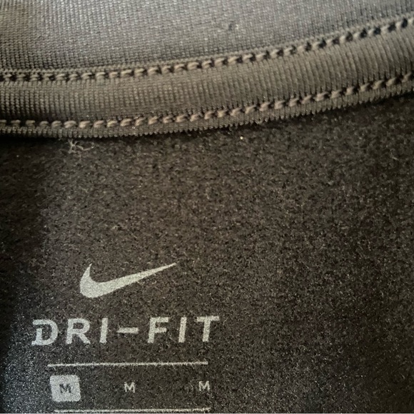 NWT Women’s Training Dri-Fit Quarter Zip - Picture 2 of 6